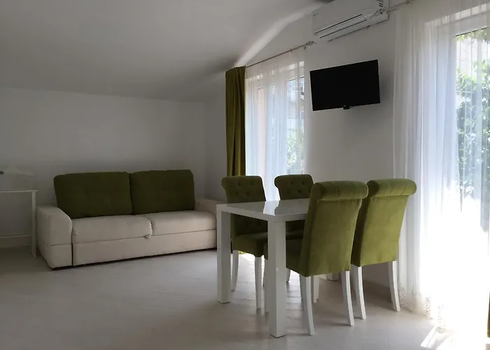 Guest House 3* 무카체베